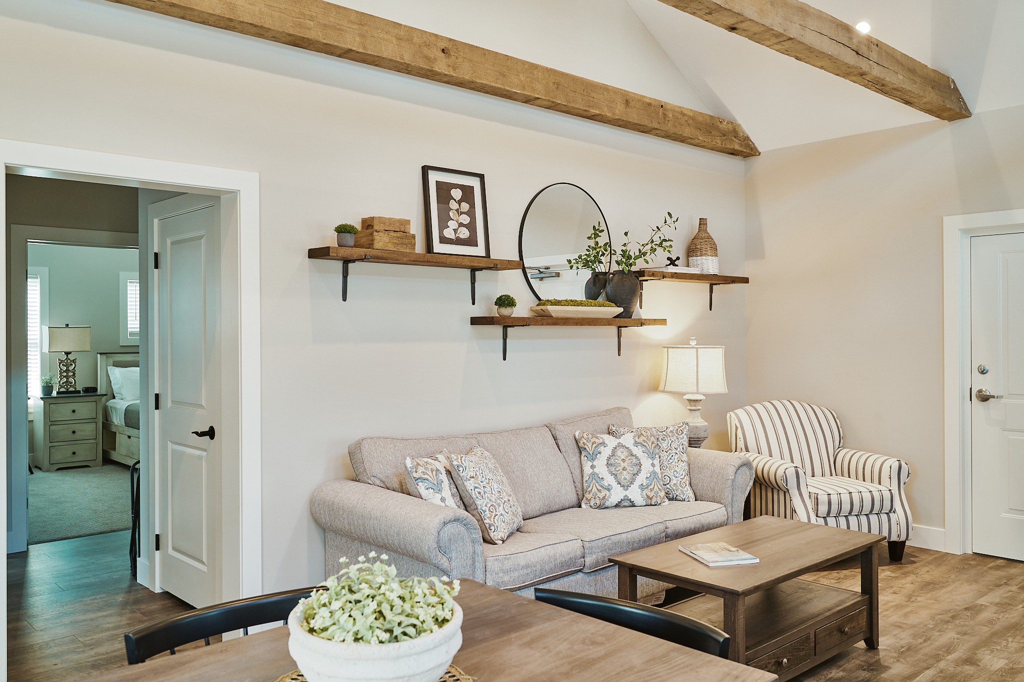 Top Hotels Near Kitchen Kettle Village: Comfort & Convenience for Your Stay